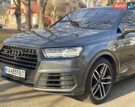 Серый Ауди SQ7, объемом двигателя 3.96 л и пробегом 138 тыс. км за 61000 $, фото 3 на Automoto.ua