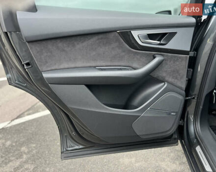 Серый Ауди SQ7, объемом двигателя 3.96 л и пробегом 232 тыс. км за 46000 $, фото 24 на Automoto.ua