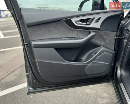 Серый Ауди SQ7, объемом двигателя 3.96 л и пробегом 232 тыс. км за 46000 $, фото 31 на Automoto.ua