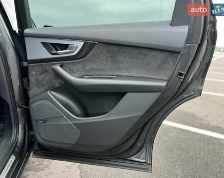 Серый Ауди SQ7, объемом двигателя 3.96 л и пробегом 232 тыс. км за 46000 $, фото 25 на Automoto.ua