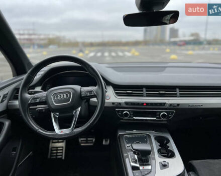 Серый Ауди SQ7, объемом двигателя 3.96 л и пробегом 232 тыс. км за 46000 $, фото 17 на Automoto.ua
