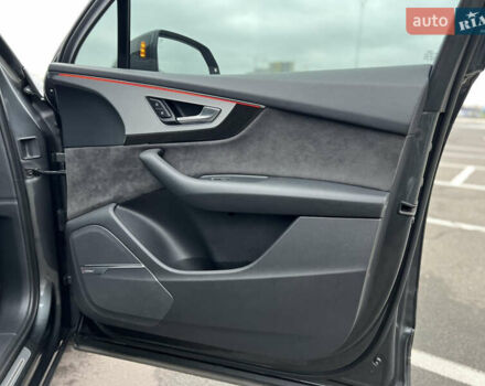 Серый Ауди SQ7, объемом двигателя 3.96 л и пробегом 232 тыс. км за 46000 $, фото 27 на Automoto.ua