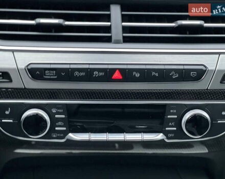 Серый Ауди SQ7, объемом двигателя 3.96 л и пробегом 232 тыс. км за 46000 $, фото 22 на Automoto.ua