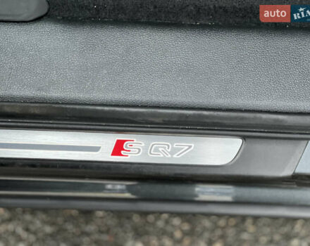 Серый Ауди SQ7, объемом двигателя 3.96 л и пробегом 232 тыс. км за 46000 $, фото 32 на Automoto.ua