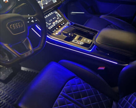 Сірий Ауді SQ7, об'ємом двигуна 3.96 л та пробігом 218 тис. км за 72800 $, фото 56 на Automoto.ua