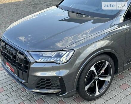 Сірий Ауді SQ7, об'ємом двигуна 4 л та пробігом 70 тис. км за 87999 $, фото 11 на Automoto.ua