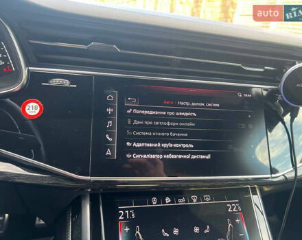 Сірий Ауді SQ7, об'ємом двигуна 3.96 л та пробігом 218 тис. км за 72800 $, фото 48 на Automoto.ua