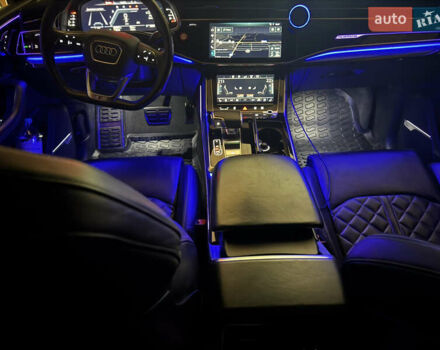 Сірий Ауді SQ7, об'ємом двигуна 3.96 л та пробігом 218 тис. км за 72800 $, фото 54 на Automoto.ua
