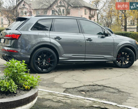 Серый Ауди SQ7, объемом двигателя 4 л и пробегом 111 тыс. км за 64000 $, фото 4 на Automoto.ua