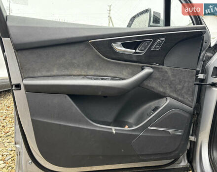 Серый Ауди SQ7, объемом двигателя 4 л и пробегом 78 тыс. км за 42000 $, фото 12 на Automoto.ua