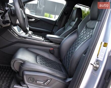 Сірий Ауді SQ7, об'ємом двигуна 4 л та пробігом 87 тис. км за 65000 $, фото 38 на Automoto.ua