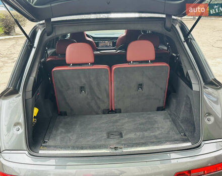 Серый Ауди SQ7, объемом двигателя 4 л и пробегом 111 тыс. км за 64000 $, фото 39 на Automoto.ua