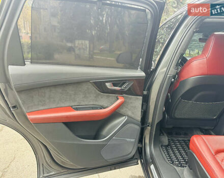 Серый Ауди SQ7, объемом двигателя 4 л и пробегом 111 тыс. км за 64000 $, фото 34 на Automoto.ua