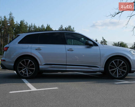 Сірий Ауді SQ7, об'ємом двигуна 4 л та пробігом 89 тис. км за 68000 $, фото 3 на Automoto.ua