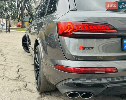 Серый Ауди SQ7, объемом двигателя 4 л и пробегом 111 тыс. км за 64000 $, фото 6 на Automoto.ua