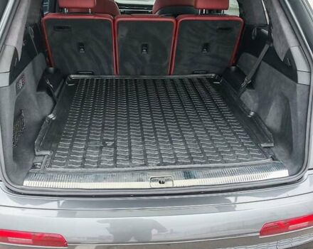 Сірий Ауді SQ7, об'ємом двигуна 4 л та пробігом 72 тис. км за 68000 $, фото 13 на Automoto.ua