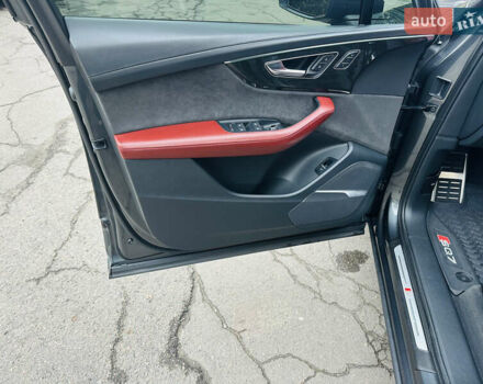 Серый Ауди SQ7, объемом двигателя 4 л и пробегом 111 тыс. км за 64000 $, фото 24 на Automoto.ua