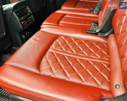 Серый Ауди SQ7, объемом двигателя 4 л и пробегом 111 тыс. км за 64000 $, фото 35 на Automoto.ua