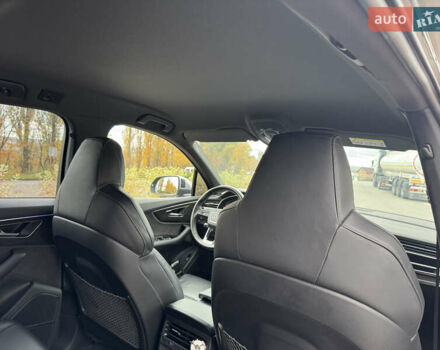 Сірий Ауді SQ7, об'ємом двигуна 4 л та пробігом 113 тис. км за 71900 $, фото 34 на Automoto.ua