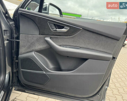 Сірий Ауді SQ7, об'ємом двигуна 4 л та пробігом 113 тис. км за 71900 $, фото 37 на Automoto.ua