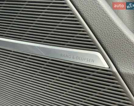 Сірий Ауді SQ7, об'ємом двигуна 4 л та пробігом 113 тис. км за 71900 $, фото 33 на Automoto.ua