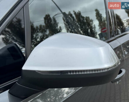 Сірий Ауді SQ7, об'ємом двигуна 4 л та пробігом 113 тис. км за 71900 $, фото 16 на Automoto.ua