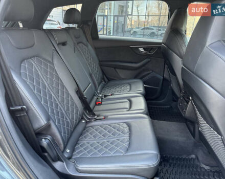 Серый Ауди SQ7, объемом двигателя 4 л и пробегом 101 тыс. км за 73900 $, фото 24 на Automoto.ua