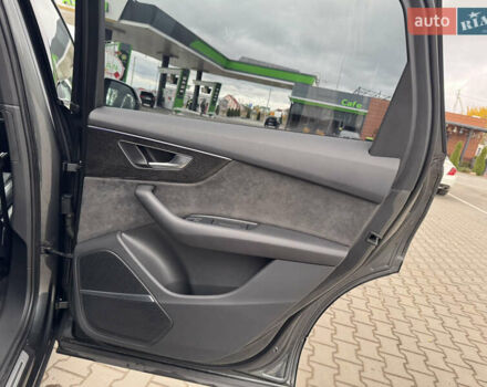 Сірий Ауді SQ7, об'ємом двигуна 4 л та пробігом 113 тис. км за 71900 $, фото 31 на Automoto.ua