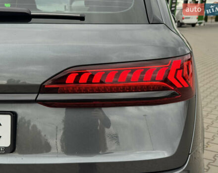 Сірий Ауді SQ7, об'ємом двигуна 4 л та пробігом 113 тис. км за 71900 $, фото 22 на Automoto.ua