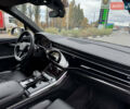 Сірий Ауді SQ7, об'ємом двигуна 4 л та пробігом 113 тис. км за 71900 $, фото 39 на Automoto.ua