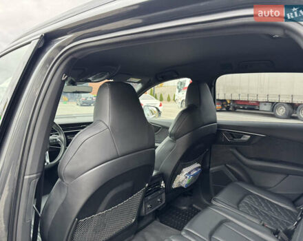 Сірий Ауді SQ7, об'ємом двигуна 4 л та пробігом 113 тис. км за 71900 $, фото 28 на Automoto.ua
