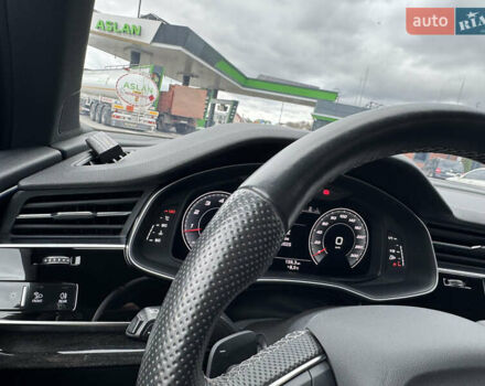 Сірий Ауді SQ7, об'ємом двигуна 4 л та пробігом 113 тис. км за 71900 $, фото 48 на Automoto.ua