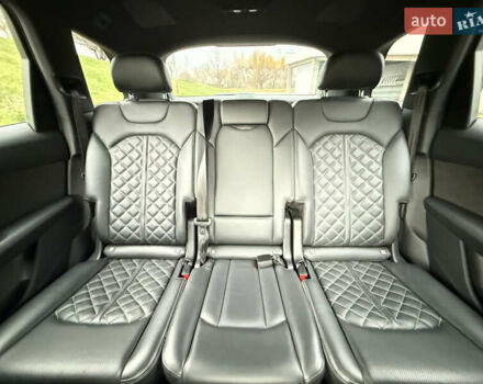 Серый Ауди SQ7, объемом двигателя 4 л и пробегом 114 тыс. км за 64900 $, фото 6 на Automoto.ua