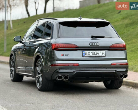 Серый Ауди SQ7, объемом двигателя 4 л и пробегом 114 тыс. км за 64900 $, фото 3 на Automoto.ua