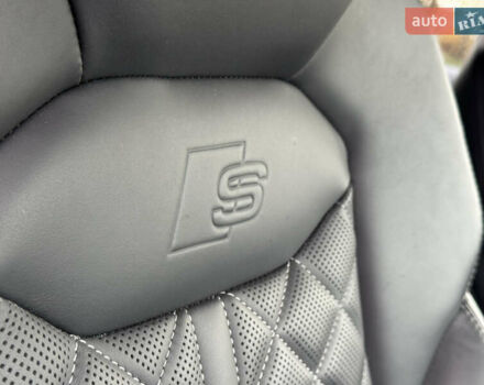 Сірий Ауді SQ7, об'ємом двигуна 4 л та пробігом 113 тис. км за 71900 $, фото 42 на Automoto.ua