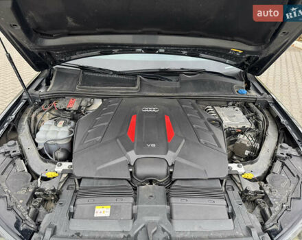 Сірий Ауді SQ7, об'ємом двигуна 4 л та пробігом 113 тис. км за 71900 $, фото 55 на Automoto.ua