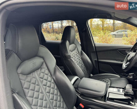 Сірий Ауді SQ7, об'ємом двигуна 4 л та пробігом 113 тис. км за 71900 $, фото 41 на Automoto.ua