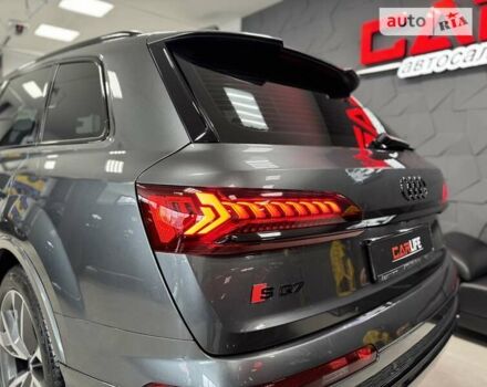 Сірий Ауді SQ7, об'ємом двигуна 4 л та пробігом 74 тис. км за 85500 $, фото 36 на Automoto.ua