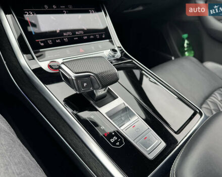Сірий Ауді SQ7, об'ємом двигуна 4 л та пробігом 113 тис. км за 71900 $, фото 51 на Automoto.ua
