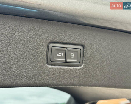 Сірий Ауді SQ7, об'ємом двигуна 4 л та пробігом 113 тис. км за 71900 $, фото 24 на Automoto.ua