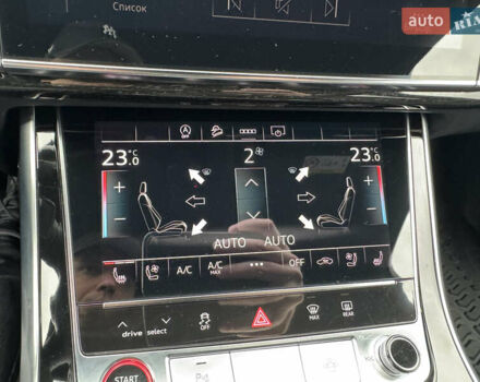 Сірий Ауді SQ7, об'ємом двигуна 4 л та пробігом 113 тис. км за 71900 $, фото 52 на Automoto.ua