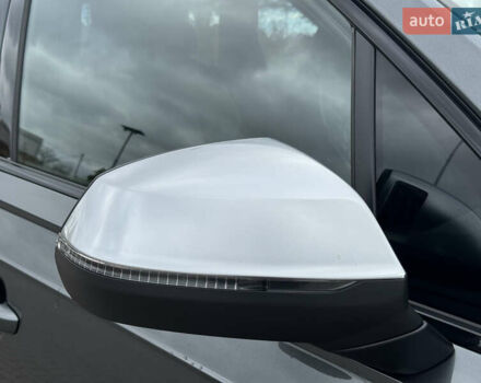 Сірий Ауді SQ7, об'ємом двигуна 4 л та пробігом 113 тис. км за 71900 $, фото 15 на Automoto.ua