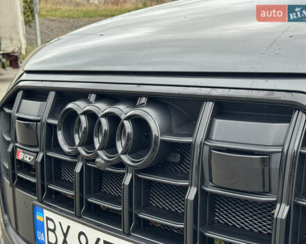 Сірий Ауді SQ7, об'ємом двигуна 4 л та пробігом 113 тис. км за 71900 $, фото 12 на Automoto.ua