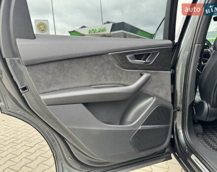 Сірий Ауді SQ7, об'ємом двигуна 4 л та пробігом 113 тис. км за 71900 $, фото 27 на Automoto.ua
