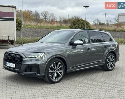 Сірий Ауді SQ7, об'ємом двигуна 4 л та пробігом 113 тис. км за 71900 $, фото 2 на Automoto.ua