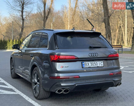 Серый Ауди SQ7, объемом двигателя 4 л и пробегом 101 тыс. км за 73900 $, фото 4 на Automoto.ua