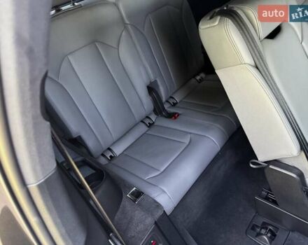 Серый Ауди SQ7, объемом двигателя 4 л и пробегом 65 тыс. км за 92700 $, фото 80 на Automoto.ua