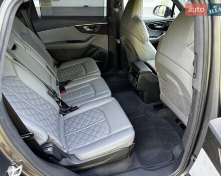 Серый Ауди SQ7, объемом двигателя 4 л и пробегом 65 тыс. км за 89900 $, фото 67 на Automoto.ua