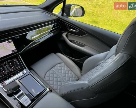 Серый Ауди SQ7, объемом двигателя 4 л и пробегом 65 тыс. км за 89900 $, фото 65 на Automoto.ua