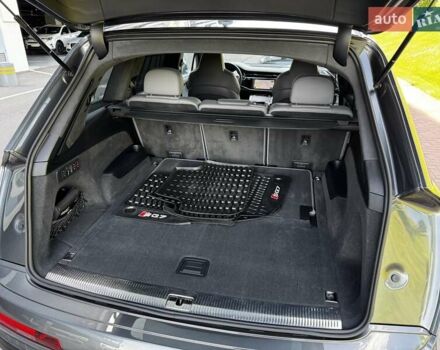 Серый Ауди SQ7, объемом двигателя 4 л и пробегом 65 тыс. км за 89900 $, фото 72 на Automoto.ua